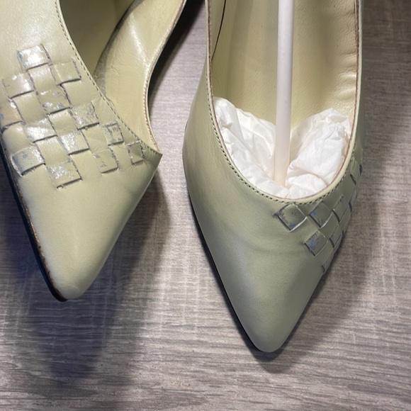Rare brand new Vintage leather pumps. Pistachio soft butter leather. - Picture 2 of 9